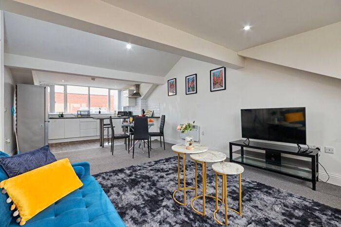 2 Bedroom Flat To Rent In Barrow Hill Close, Old Malden, Worcester Park, KT4