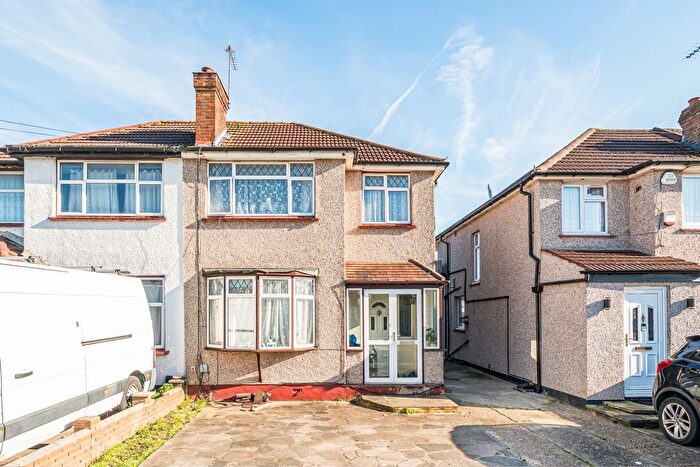 3 Bedroom Semi Detached House For Sale In Leven Way, Hayes, UB3