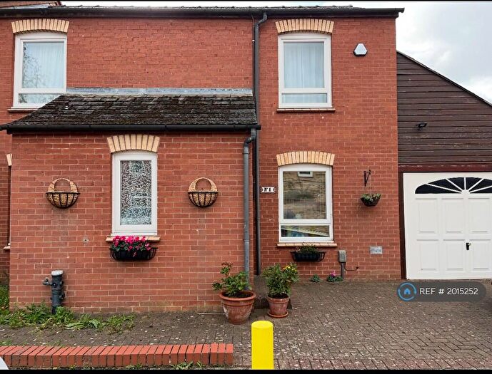 3 Bedroom Semi-Detached House To Rent In Hadleigh Court, Cambridge, CB5