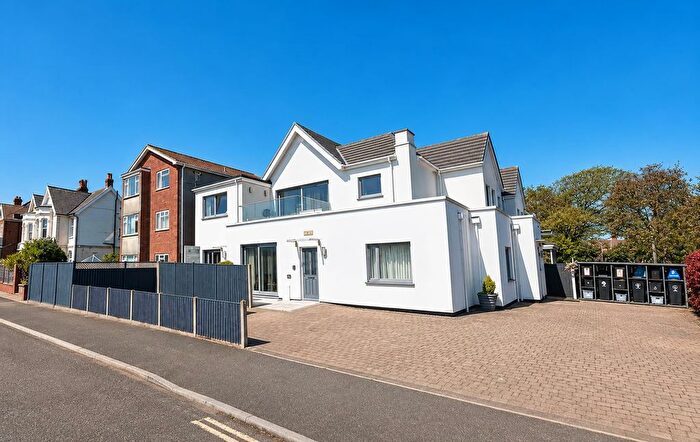 2 Bedroom Flat For Sale In Grove Road, Burnham-On-Sea, TA8