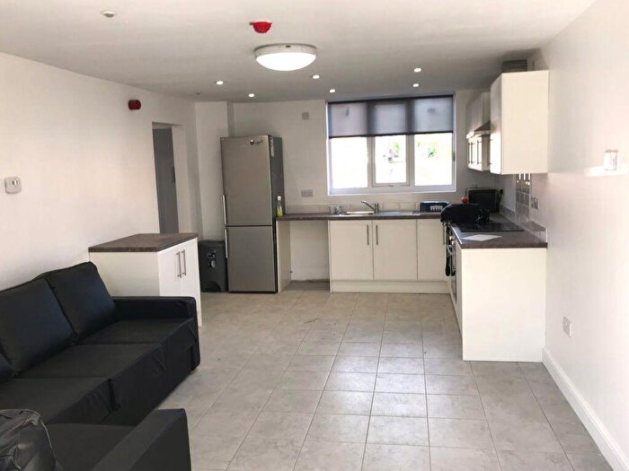 5 Bedroom House To Rent In Water Mill Close, B29