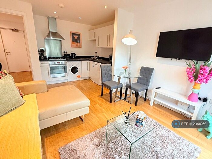 1 Bedroom Flat To Rent In Castle Quay, Bedford, MK40