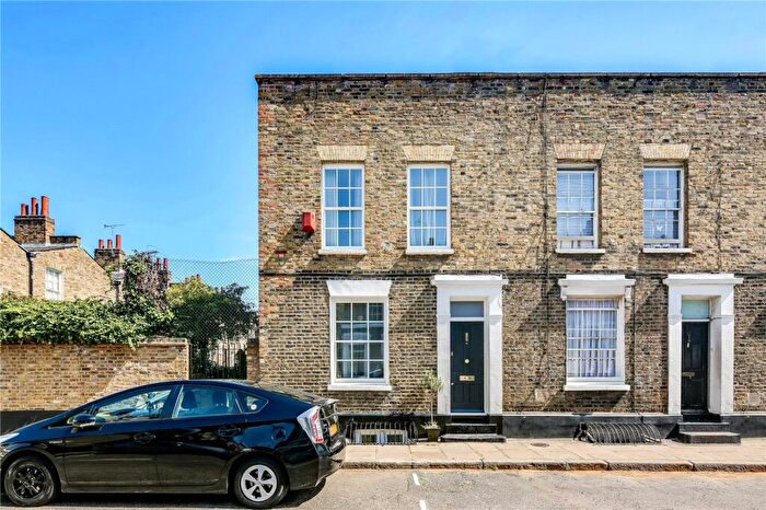 4 Bedroom End Of Terrace House To Rent In Barnes Street, London, E14