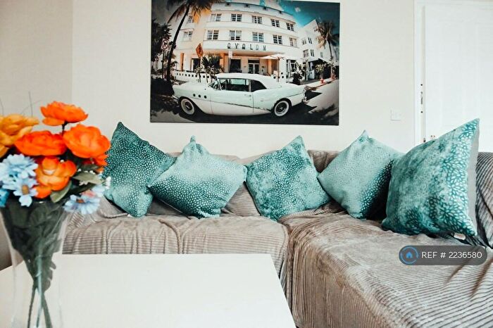 2 Bedroom Flat To Rent In Tavistock Close, Leeds, LS12