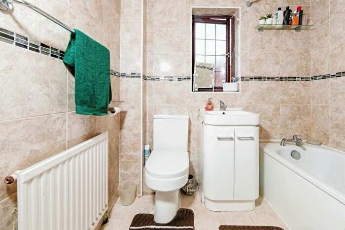 3 Bedroom End Of Terrace House For Sale In Harrington Close, Lower Earley, Reading, RG6