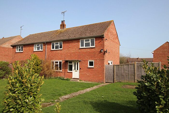 3 Bedroom Semi-Detached House For Sale In Fairfield, Compton, Newbury, Berkshire, RG20