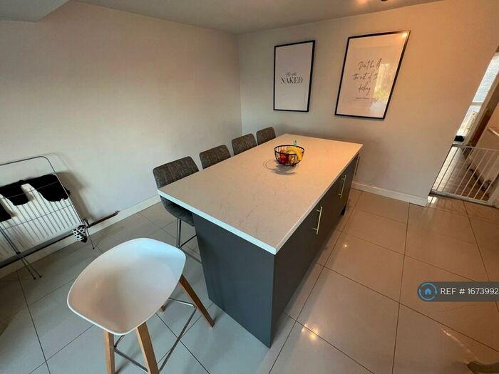 3 Bedroom Semi-Detached House To Rent In Taylor Crescent, Grimethorpe, Barnsley, S72