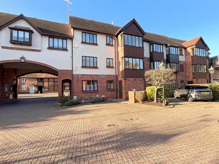 2 Bedroom Flat For Sale In St. Nicholas Church Street, Warwick, CV34