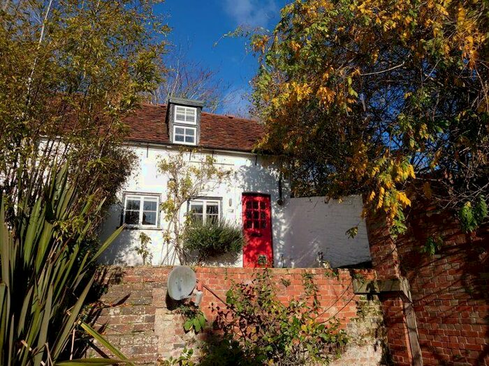 1 Bedroom Character Property To Rent In Castle Walk, Reigate, RH2