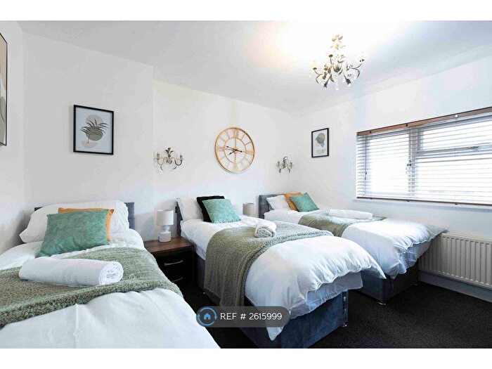 3 Bedroom Terraced House To Rent In Osmondthorpe Lane, Leeds, LS9