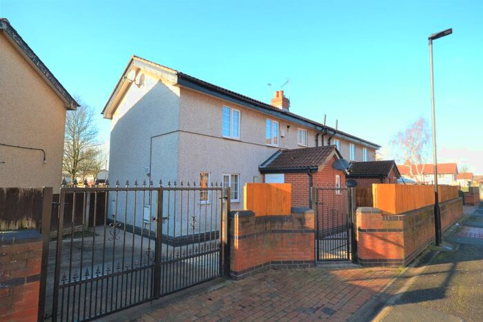 3 Bedroom Semi-Detached House To Rent In Small Grove, Stainforth, Doncaster DN7