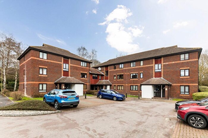 2 Bedroom Flat For Sale In Stonesfield, Didcot, OX11
