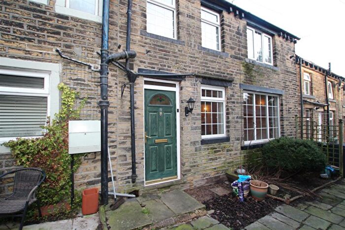2 Bedroom Cottage To Rent In Back Fold, Clayton, Bradford, BD14