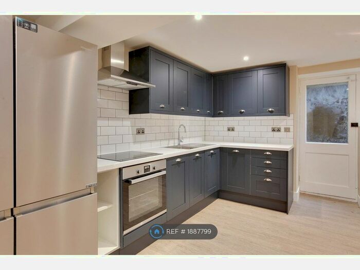 2 Bedroom Flat To Rent In Claremont Gardens, Surbiton, KT6