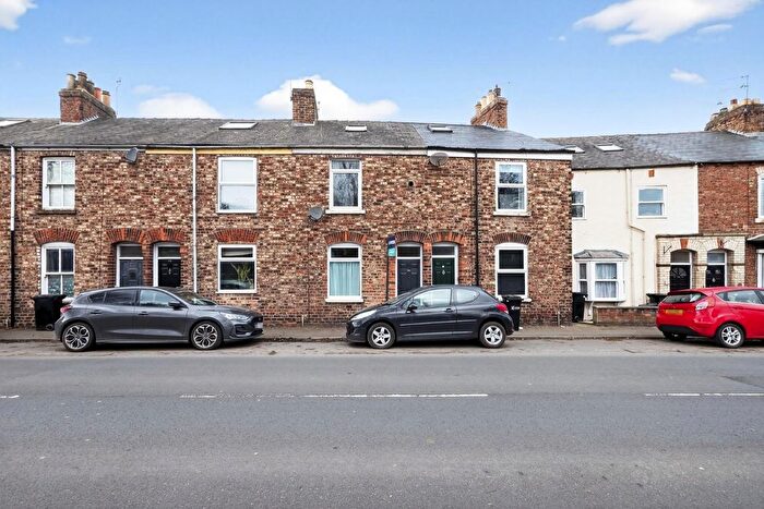 3 Bedroom Terraced House For Sale In Cemetery Road, York, YO10