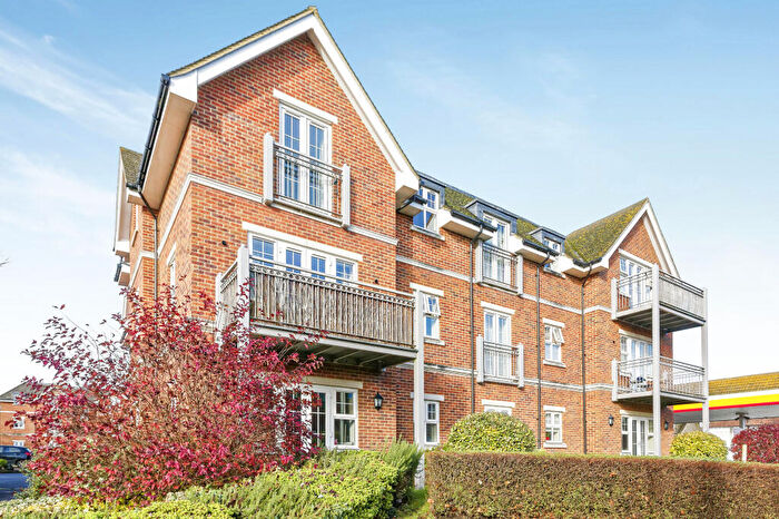 2 Bedroom Flat To Rent In Bramshott Place, Fleet, GU51