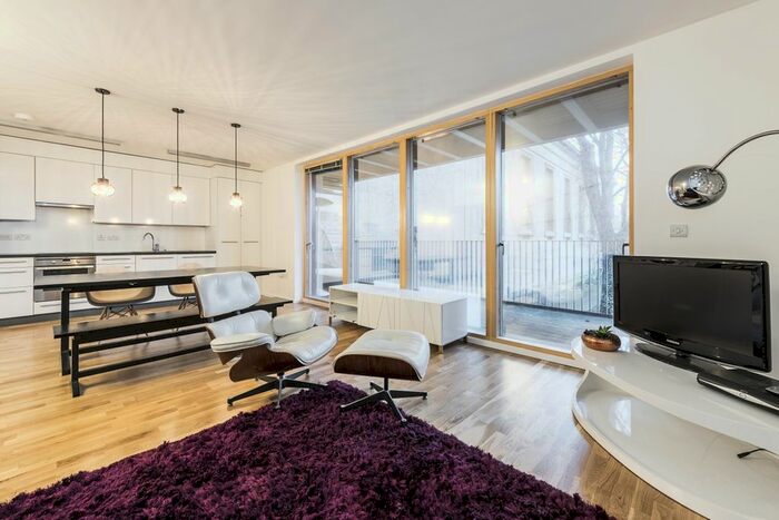 2 Bedroom Flat To Rent In Dragonfly Apartments, Bermondsey, SE16