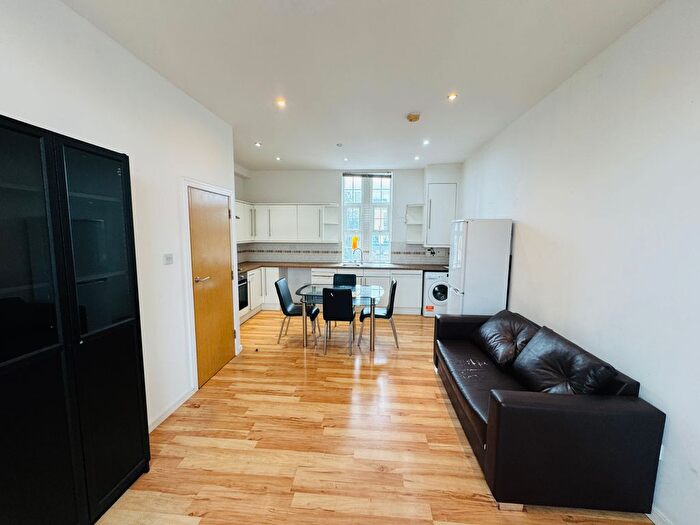 2 Bedroom Flat To Rent In Carter Place, London, SE17