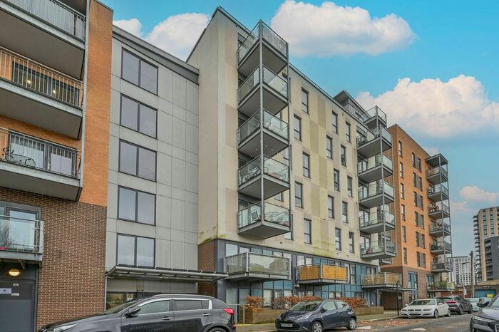 2 Bedroom Flat To Rent In .Canning Town, Canning Town, London, E16