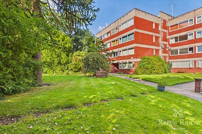 1 Bedroom Apartment For Sale In Wardle Road, Sale, Greater Manchester, M33