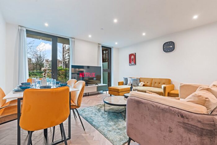 2 Bedroom Flat To Rent In Merino Gardens, London, E1W