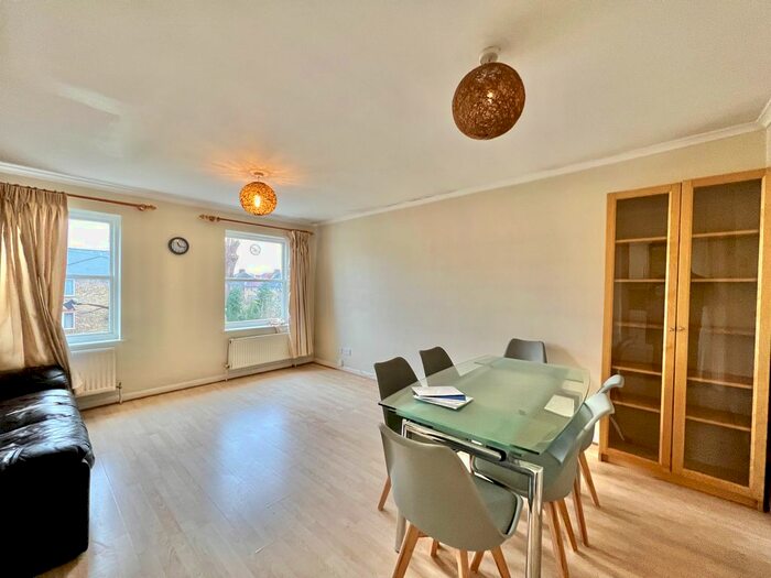 2 Bedroom Flat To Rent In Jay Court, Brownlow Road, London, N3