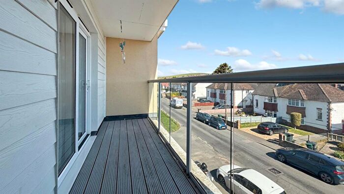 1 Bedroom Flat For Sale In Mile Oak Road, Portslade, Brighton, BN41