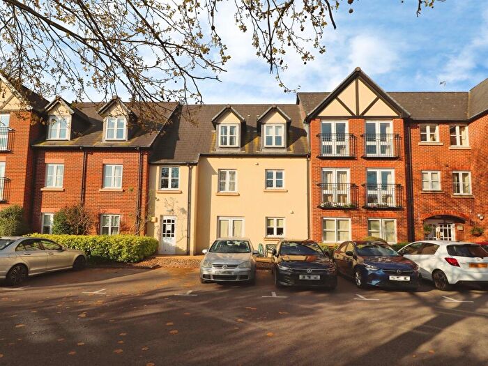 1 Bedroom Flat For Sale In Cardiff Road, Llandaff, Cardiff, CF5