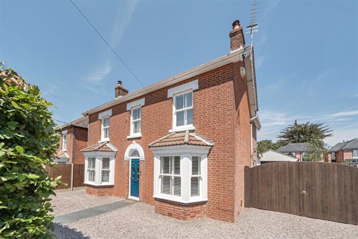 4 Bedroom Detached House For Sale In Warsash Road, Warsash, SO31