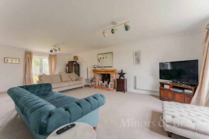 6 Bedroom Detached House For Sale In Minnow Way, Mulbarton, NR14