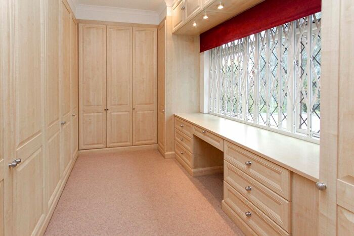 5 Bedroom Detached House To Rent In Canons Drive, Edgware, HA8