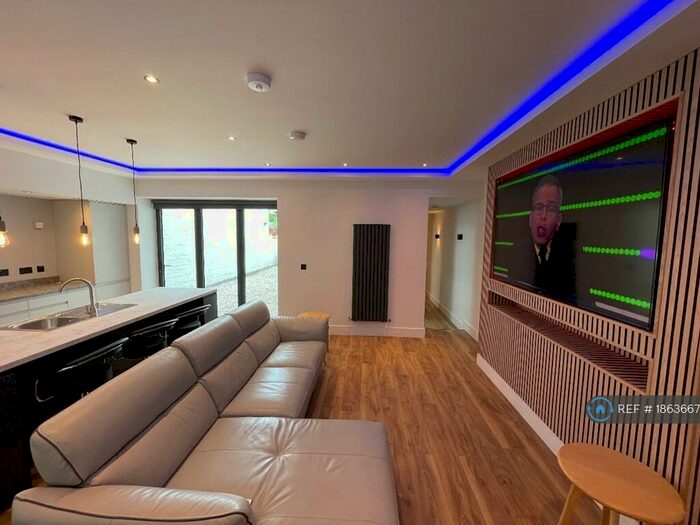 3 Bedroom Flat To Rent In Jesmond, Jesmond, Newcastle Upon Tyne, NE2