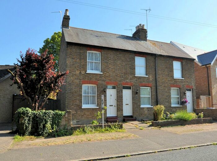 2 Bedroom Cottage To Rent In Station Road, Wraysbury, Staines, TW19