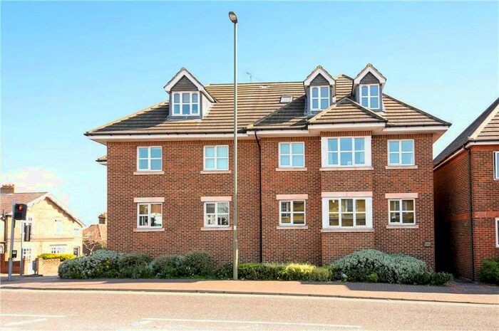 2 Bedroom Apartment To Rent In Knaphill, GU21