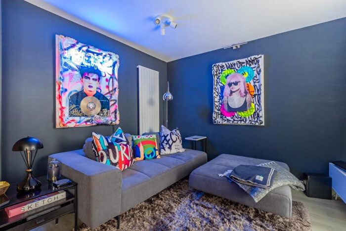 4 Bedroom Town House For Sale In Gibson Way, Penarth, CF64