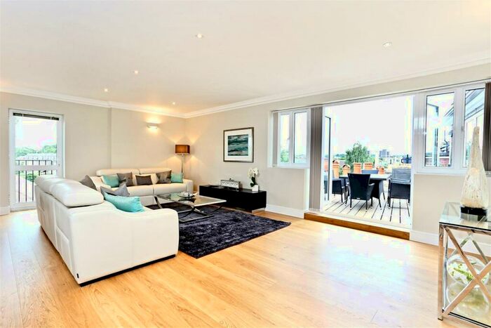 3 Bedroom Apartment To Rent In White Hart Lane, London, SW13