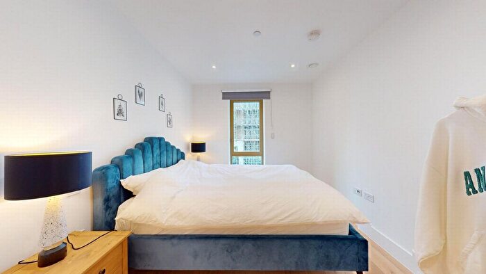 1 Bedroom Flat For Sale In Hive House, Verdo, Kew Bridge, Brentford, TW8
