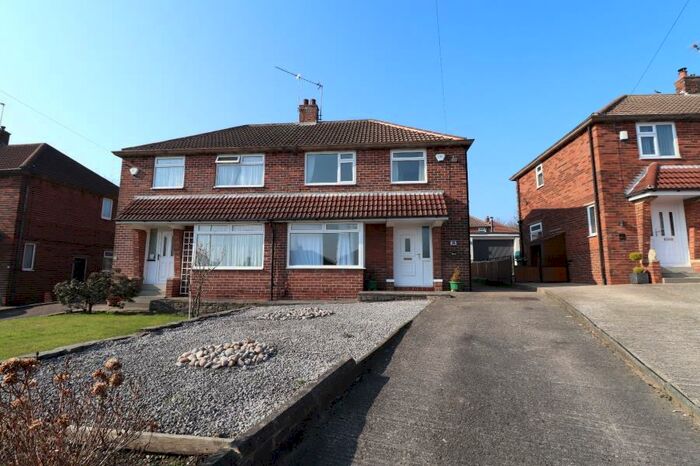 3 Bedroom Semi-Detached House To Rent In Queensthorpe Close, Bramley, LS13