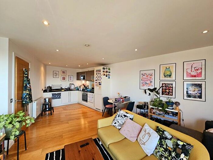 2 Bedroom Apartment For Sale In Wharf Approach Leeds, LS1