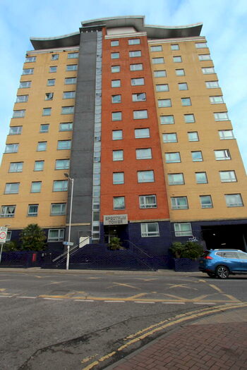 1 Bedroom Flat To Rent In Flat Spectrum Tower, - Hainault Street, Ilford, London, IG1