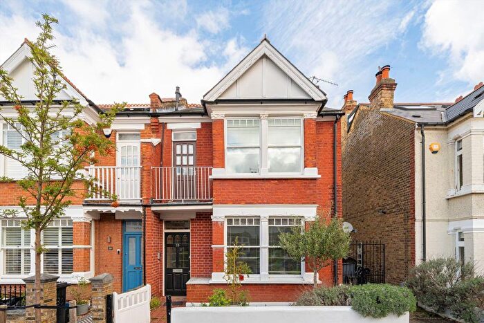 1 Bedroom Flat To Rent In Bonser Road, Twickenham, TW1