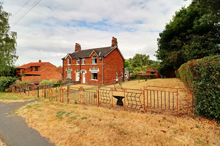 3 Bedroom Semi-Detached House For Sale In The Hill, Worlaby, DN20