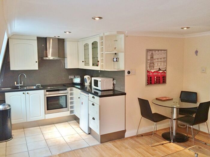1 Bedroom Flat To Rent In King Street, Chiswick, London, W6