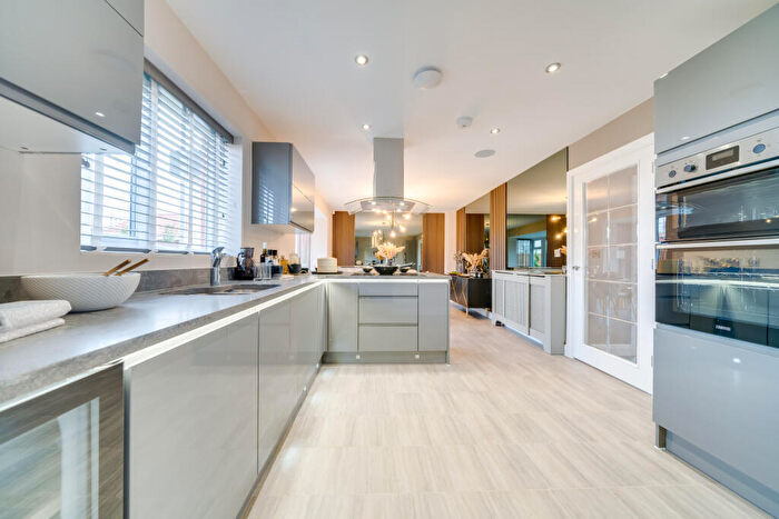 4 Bedroom Detached House For Sale In Gernhill Avenue, Fixby, HD2