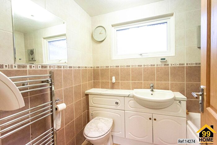 2 Bedroom Bungalow For Sale In Tozer Close, Bournemouth, United Kingdom, BH11