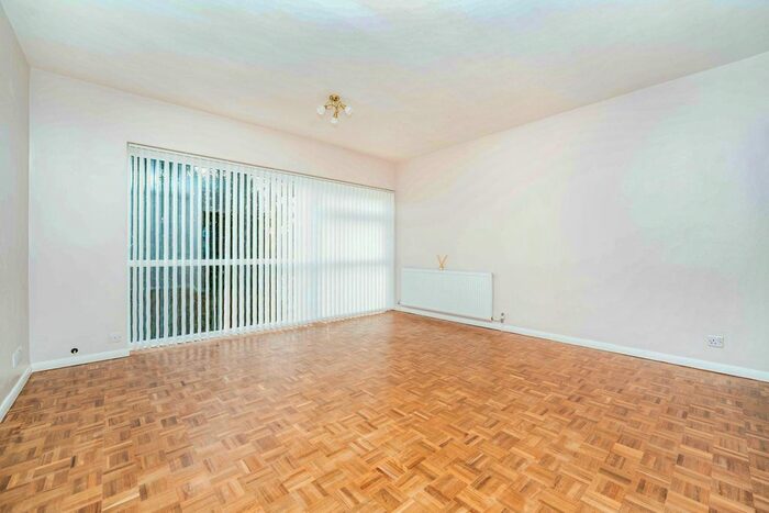 2 Bedroom Flat To Rent In Oak Tree House, Ealing, W5