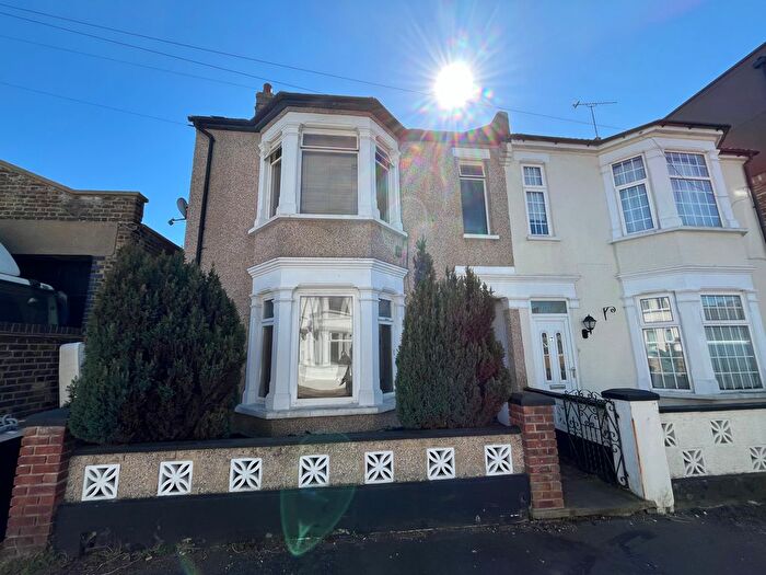 1 Bedroom Semi-Detached House To Rent In Burnaby Road, Southend-On-Sea, SS1