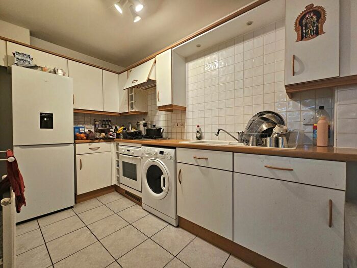 2 Bedroom Flat To Rent In Gainsborough Court, Homesdale Road, Bromley, BR2