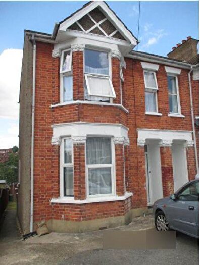 6 Bedroom Semi-Detached House To Rent In Roberts Road, High Wycombe, HP13