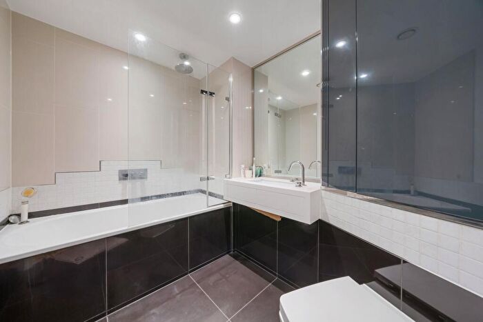 2 Bedroom Apartment To Rent In Eagle Point, City Road, London, EC1V